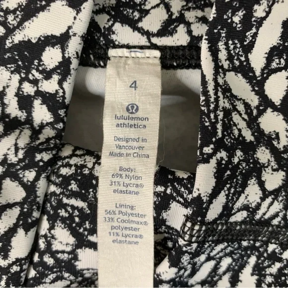 Lululemon womens black white printed biker shorts 4 5” - Picture 6 of 7